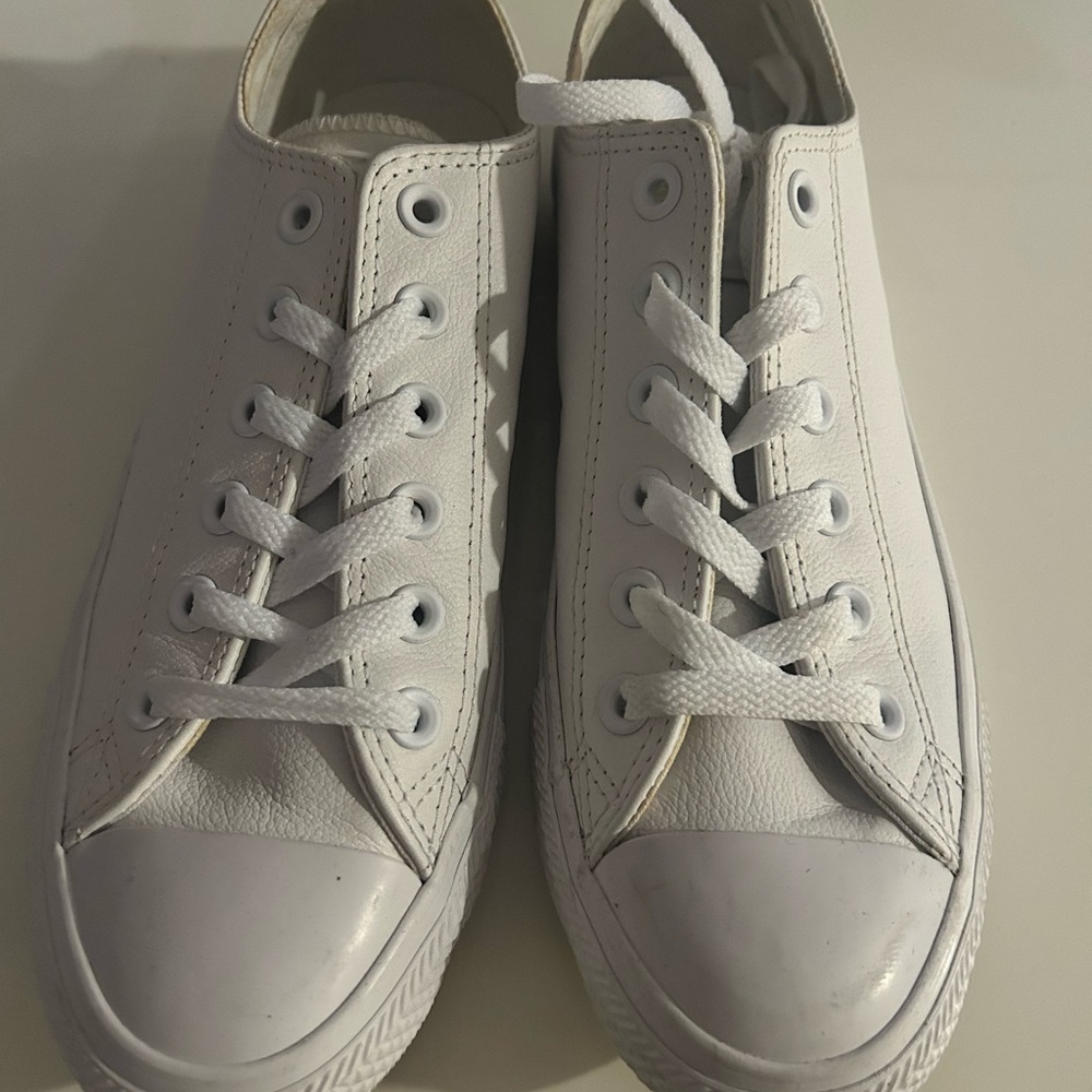 Women’s Converse white leather shoes